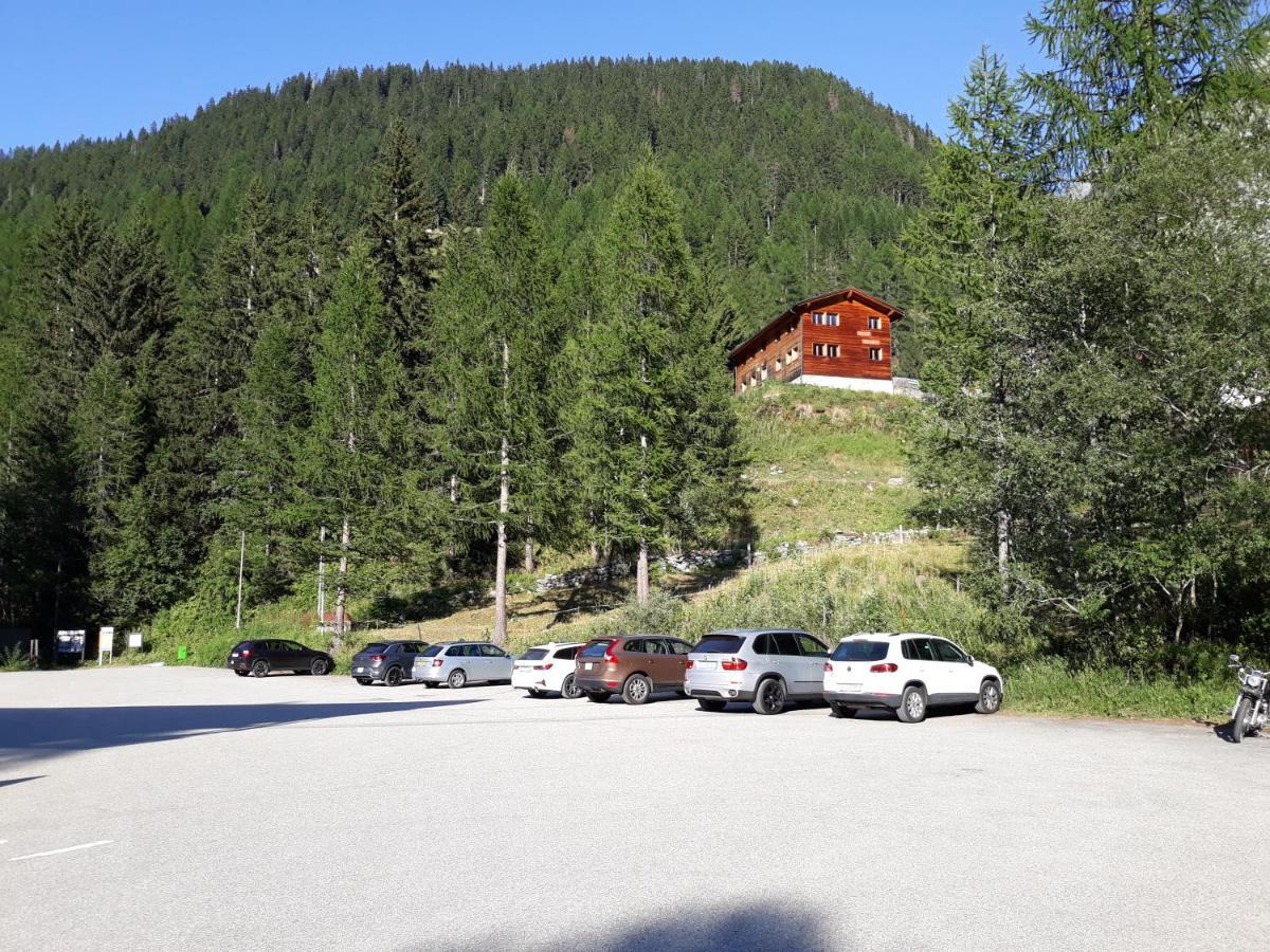 Gasthaus Heiligkreuz Hotel Binn Exterior photo